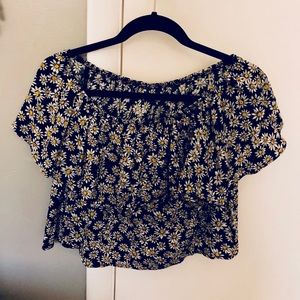 Daisy cropped off the shoulder top